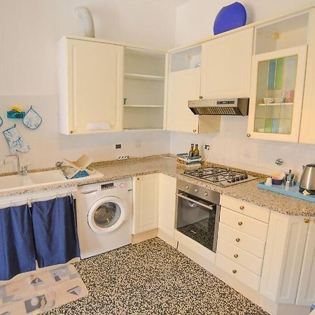 Larte Al Mare Vicino Spiaggia Con Ac E Wifi Apartment Savona Luaran gambar