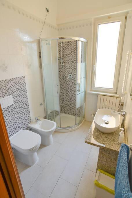 Larte Al Mare Vicino Spiaggia Con Ac E Wifi Apartment Savona Luaran gambar