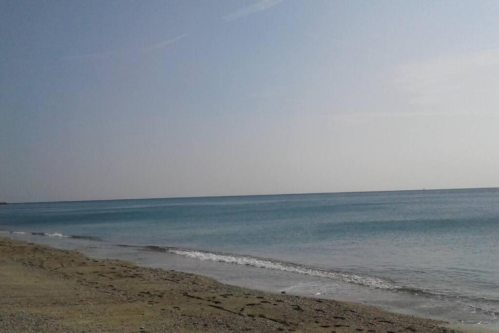 Larte Al Mare Vicino Spiaggia Con Ac E Wifi Apartment Savona Luaran gambar