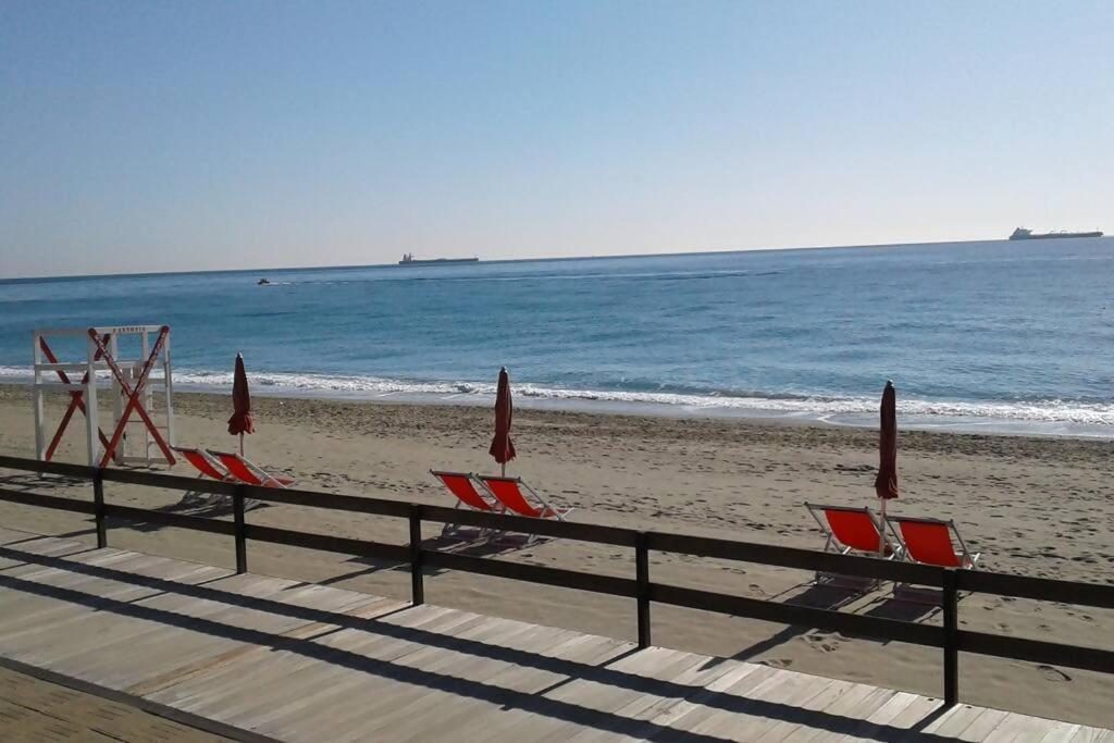 Larte Al Mare Vicino Spiaggia Con Ac E Wifi Apartment Savona Luaran gambar