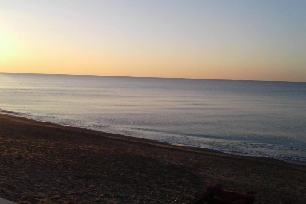 Larte Al Mare Vicino Spiaggia Con Ac E Wifi Apartment Savona Luaran gambar