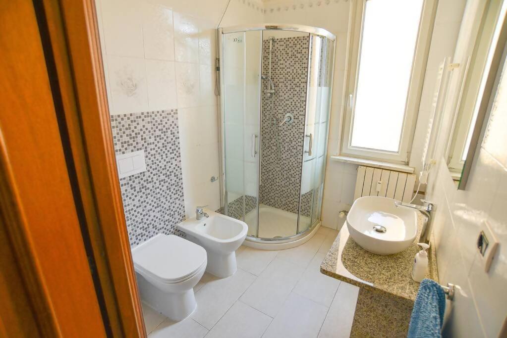 Larte Al Mare Vicino Spiaggia Con Ac E Wifi Apartment Savona Luaran gambar