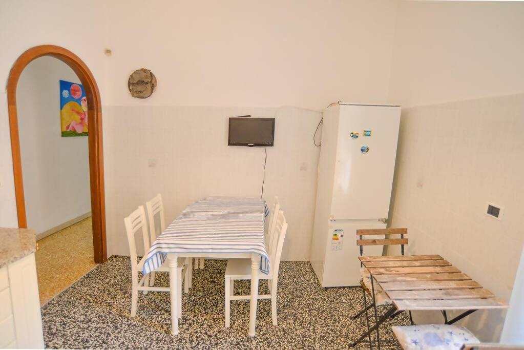 Larte Al Mare Vicino Spiaggia Con Ac E Wifi Apartment Savona Luaran gambar