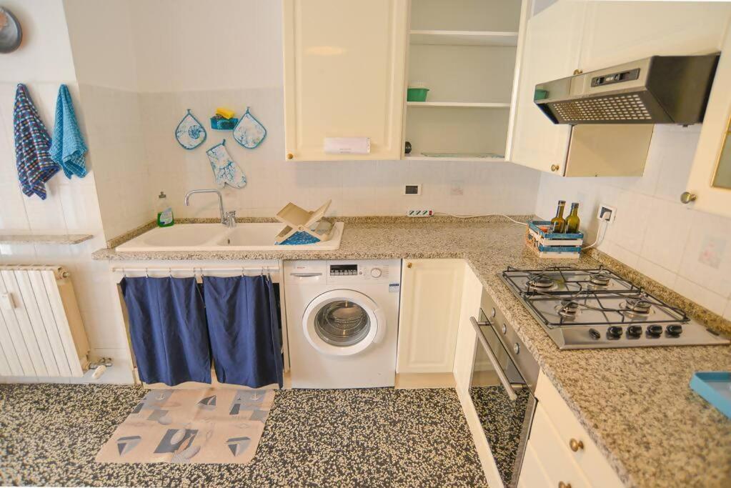 Larte Al Mare Vicino Spiaggia Con Ac E Wifi Apartment Savona Luaran gambar